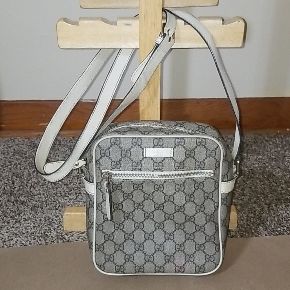 SOLD! Gucci crossbody